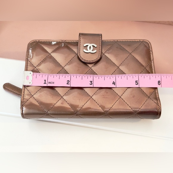 RARE Chanel Patent Leather Wallet - Picture 10 of 10